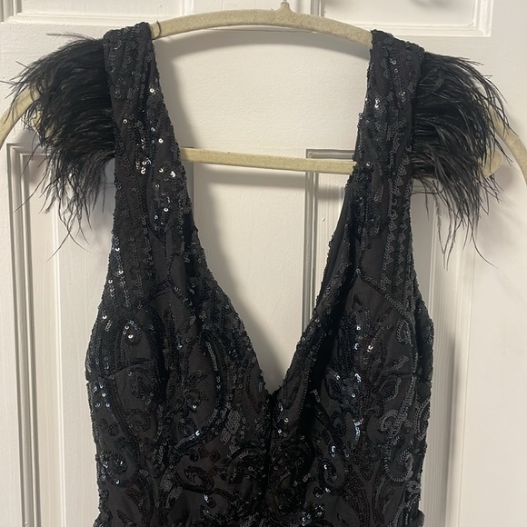 Black sequin gown - Picture 3 of 6